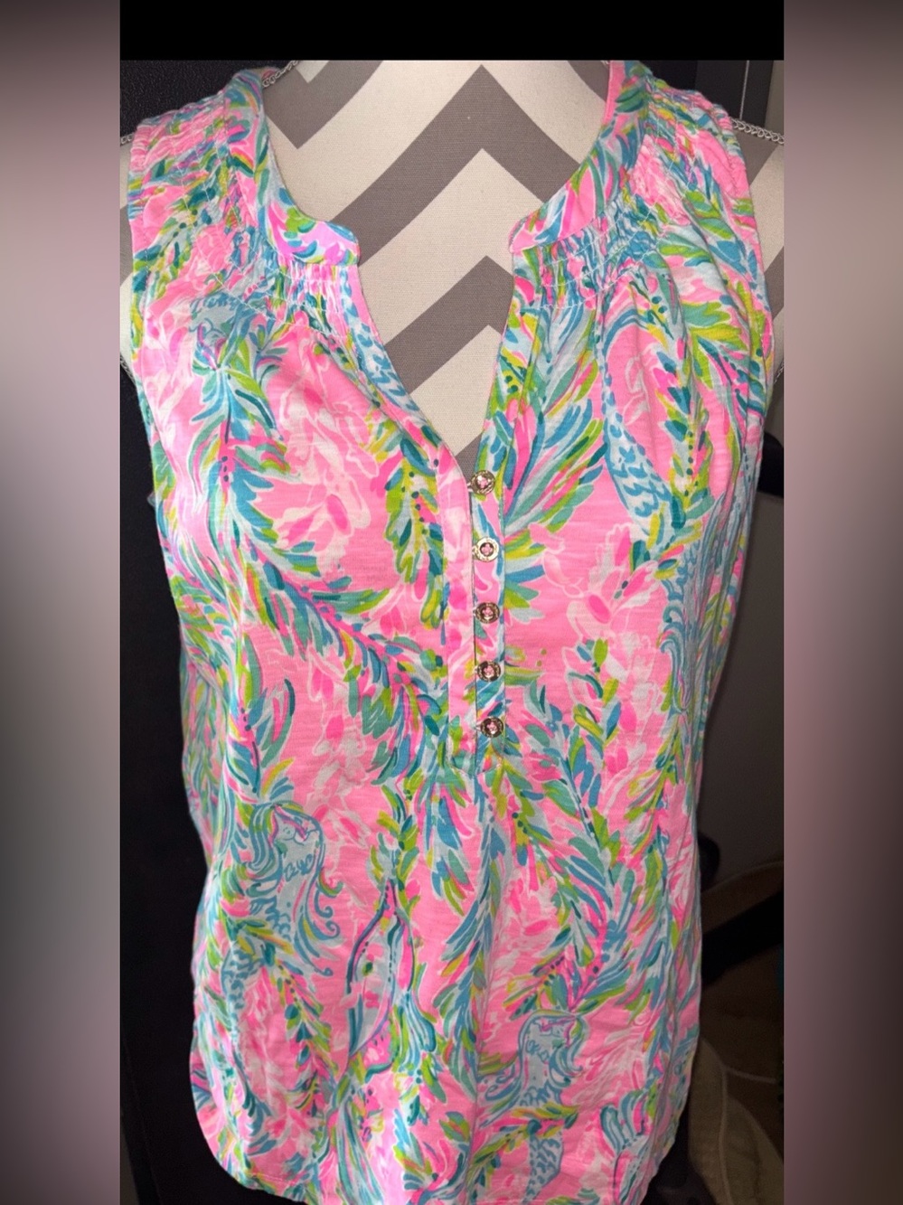 Lilly Pulitzer medium Sleeveless Pink Tropical Print Henley Top NWT